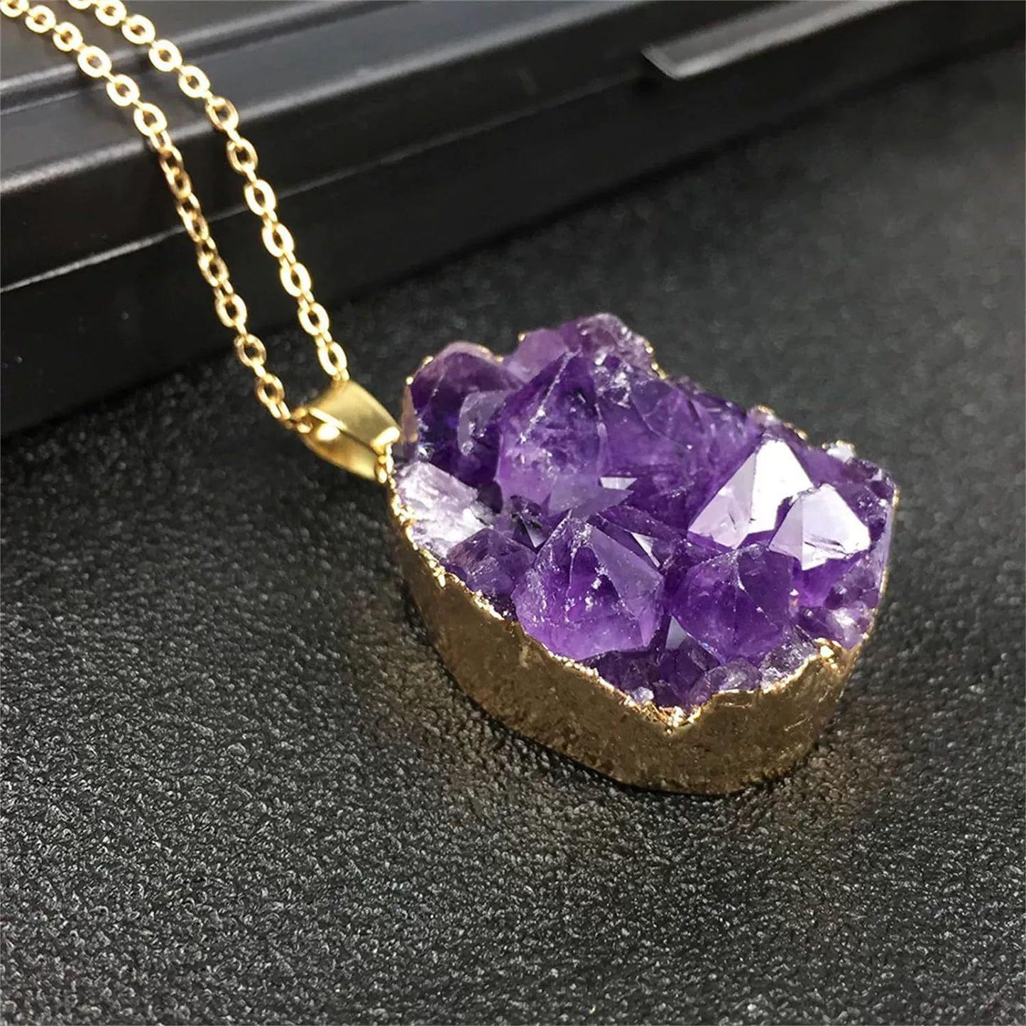 RAW AMETHYST FOCUS PENDANT NECKLACE IV (35MM)